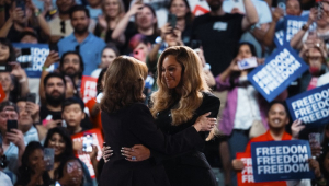 Beyoncé defende direito das mulheres em comício de Kamala Harris