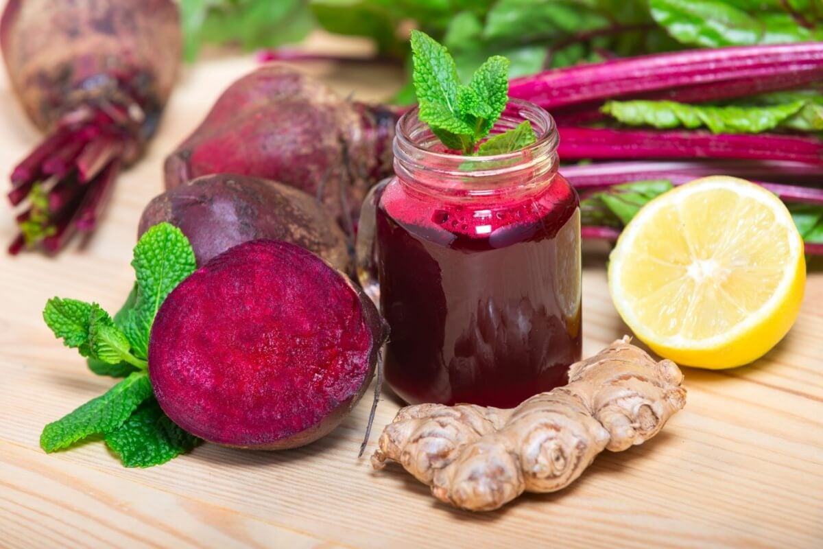 Suco de beterraba com gengibre e limão 