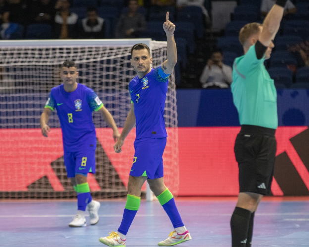 Brasil avança para a final da Copa do Mundo de Futsal com gol de Dyego