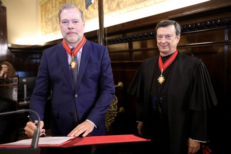 Dias Toffoli recebe colar do mérito judiciário em cerimônia no TJ-SP