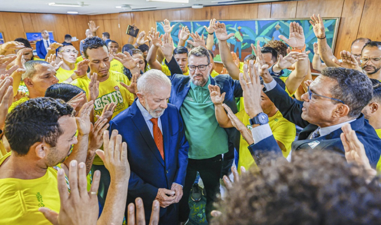 Veja quem é o ex-bolsonarista que fez oração para Lula no Palácio do Planalto