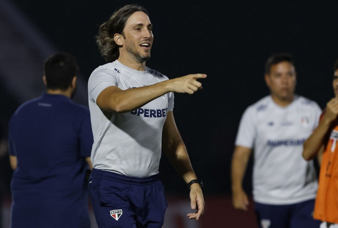 O técnico Luis Zubeldía após a vitória do São Paulo sobre o Vasco