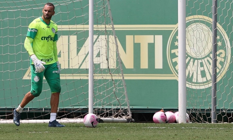 Weverton se diz confiante no jogo contra o Corinthians e busca se tornar o goleiro com mais títulos do Palmeiras 