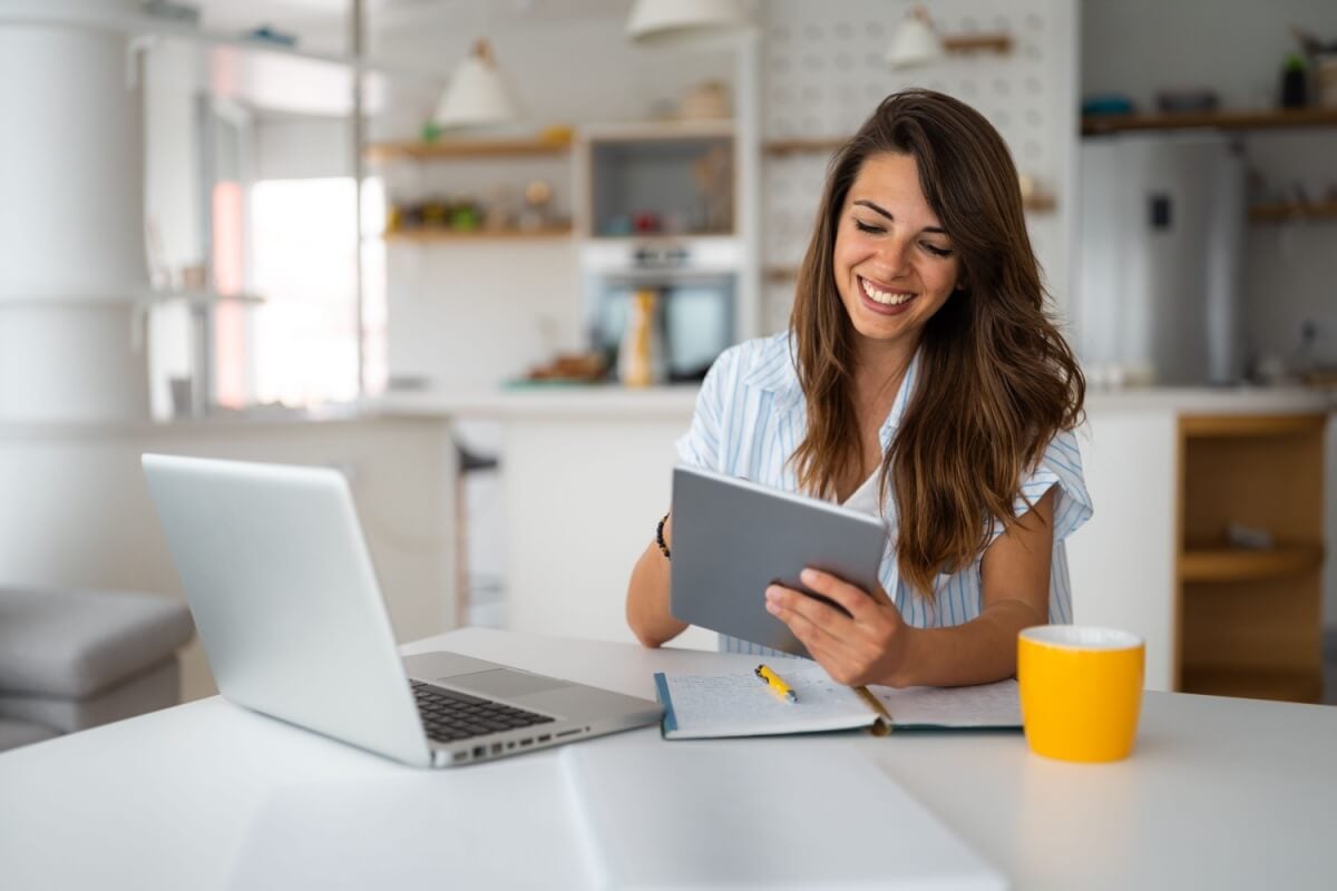 O home office oferece flexibilidade e equilíbrio entre a vida pessoal e profissional 