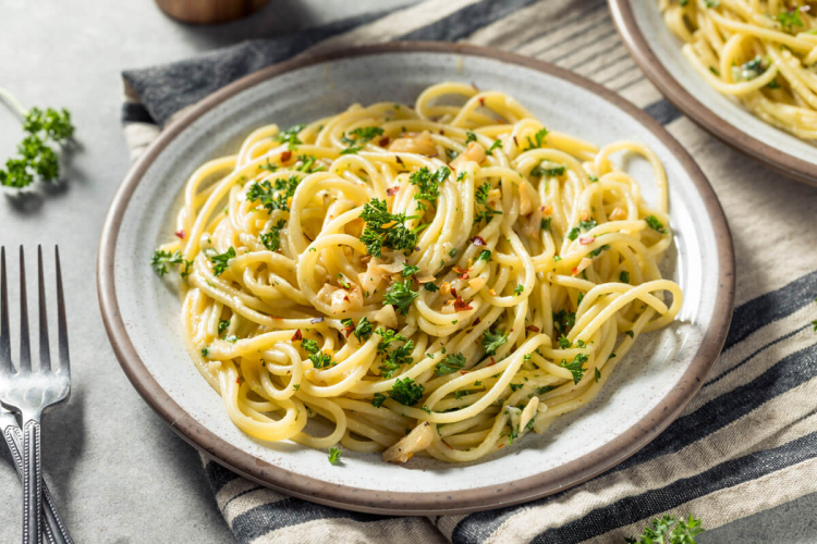 6 receitas práticas para comemorar o Dia do Macarrão