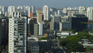 Vista do céu da cidade de São Paulo na manhã desta quinta-feira, 17