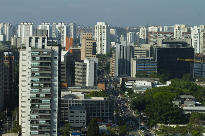 Vista do céu da cidade de São Paulo na manhã desta quinta-feira, 17