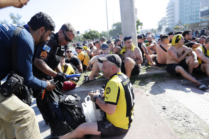 Torcedores do Penãrol detidos após briga no Rio de Janeiro