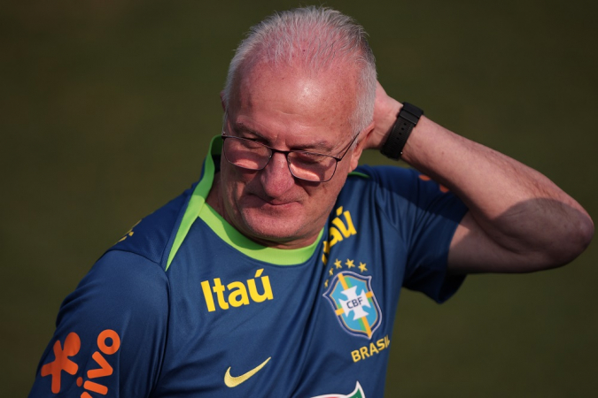 Dorival Jùnior no treino da seleção