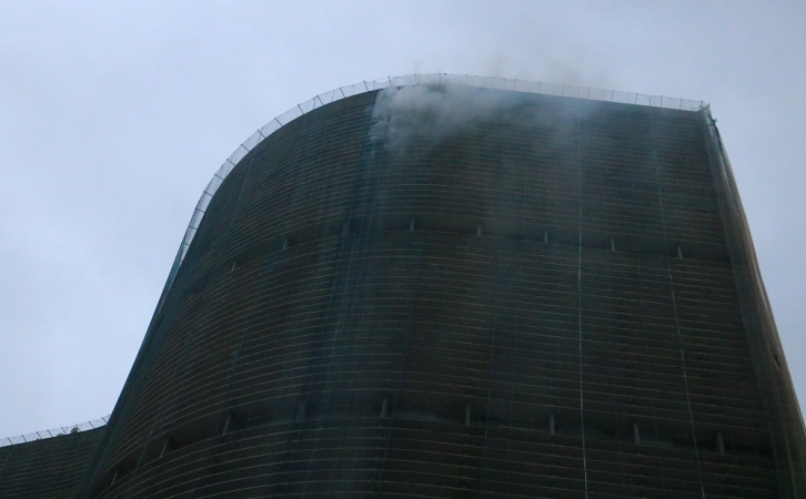 Incêndio atinge área externa Copan, prédio icônico no Centro de SP