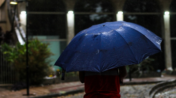 Segundo dia de chuva em Belo Horizonte depois de longa estiagem