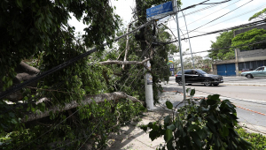 O temporal, seguido de vento forte, que atingiu a zona sul da capital paulista