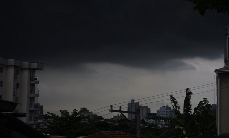 O dia virou noite em Pirituva, região noroeste de SP