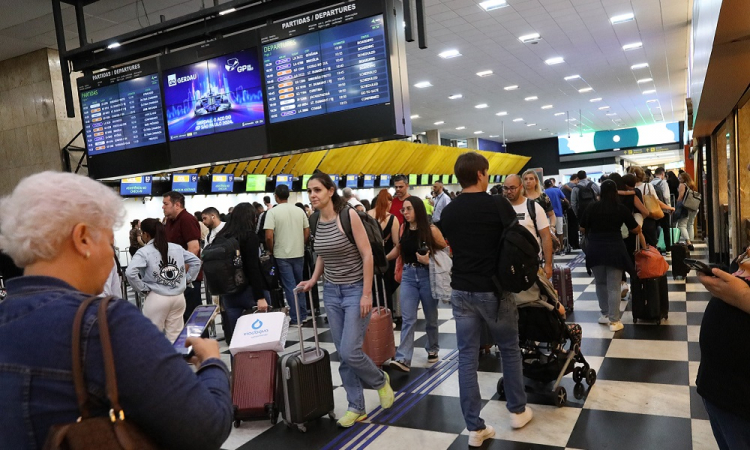 Voos são cancelados no aeroporto de Congonhas um dia após temporal em SP