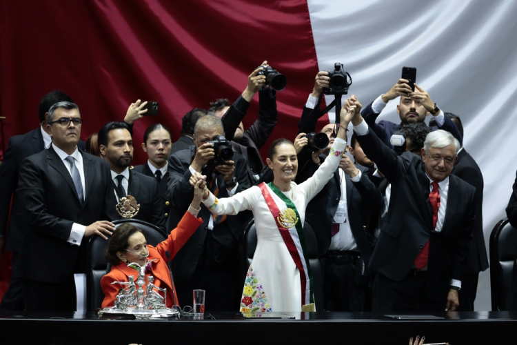 Claudia Sheinbaum toma posse como a primeira mulher presidente do México