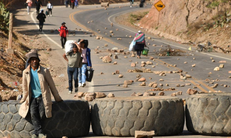 Agricultores intensificam bloqueios na Bolívia em apoio a Evo Morales 