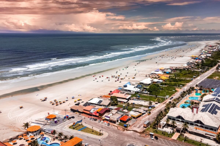 Conheça os pontos turísticos e as praias de Salinópolis