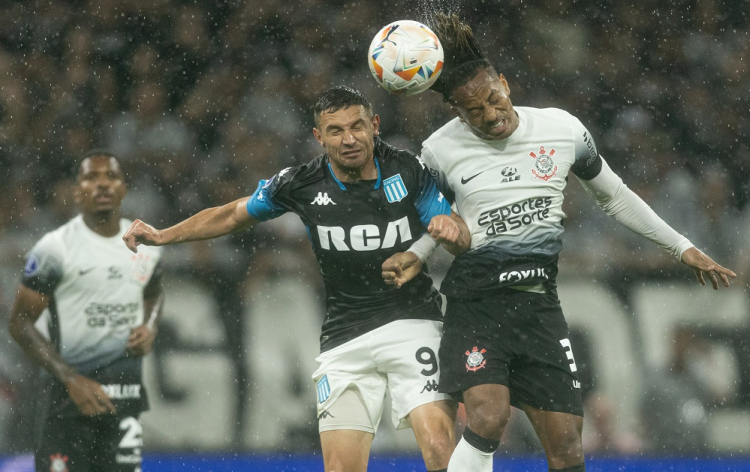 Corinthians denuncia caso de racismo em jogo contra o Racing