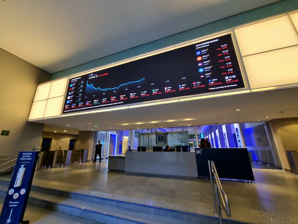 Vista de painel da Bolsa de Valores de São Paulo (B3), na região central da capital paulista