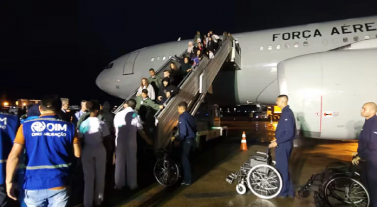 Oitavo voo de repatriados pousa na Base Aérea de Guarulhos