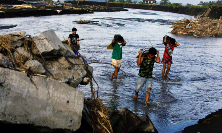 Tempestade tropical Trami deixa Filipinas devastada e ao menos 126 mortos