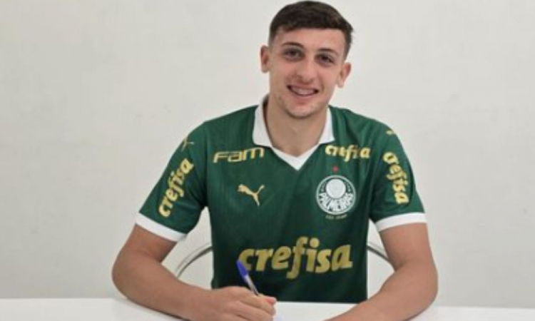 Palmeiras renova contrato de promissor Zagueiro com multa de R$ 600 milhões para equipes do exterior