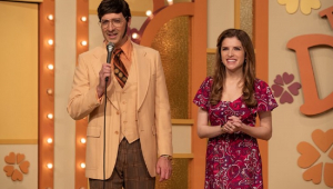 Tony Hale como Ed e Anna Kendrick como Sheryl em "A Garota da Vez"