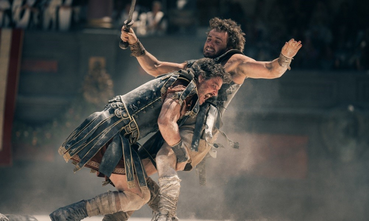 Pedro Pascal e Paul Mescal em cena de Gladiador