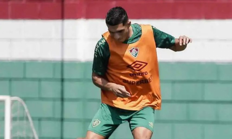 Serna sofre lesão muscular antes de clássico contra o Flamengo e aumenta problemas no ataque do Fluminense