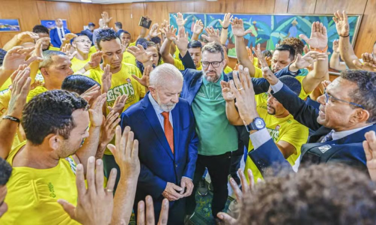 Lula faz aceno aos evangélicos e sanciona lei que cria Dia Nacional da Música Gospel