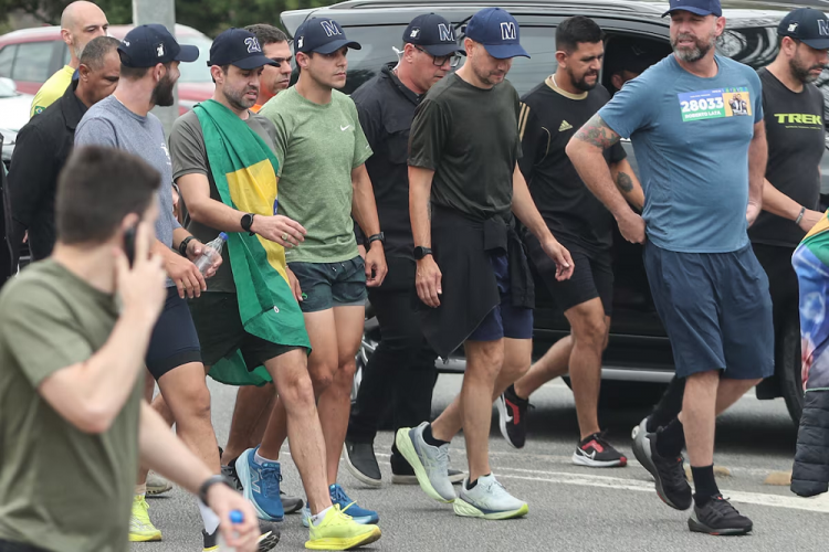 Marçal faz corrida com apoiadores em São Paulo após divulgar laudo falso sobre Boulos