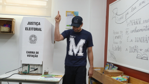 Pablo Marçal (PRTB) vota na zona sul de São Paulo a poucos minutos do fim da votação