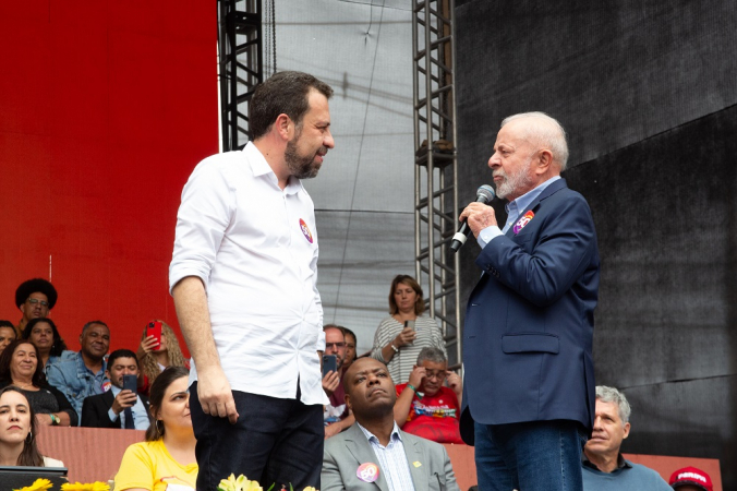 O presidente Luiz Inácio Lula da Silva (PT) participa de comício em apoio ao candidato a prefeito de São Paulo, Guilherme Boulos