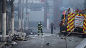 Rescaldo de incêndio no Shopping 25 de Março do Brás, em SP