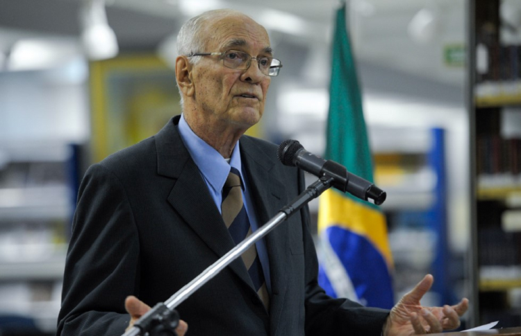 Morre Roberto Saturnino Braga, ex-prefeito do Rio de Janeiro, aos 93 anos