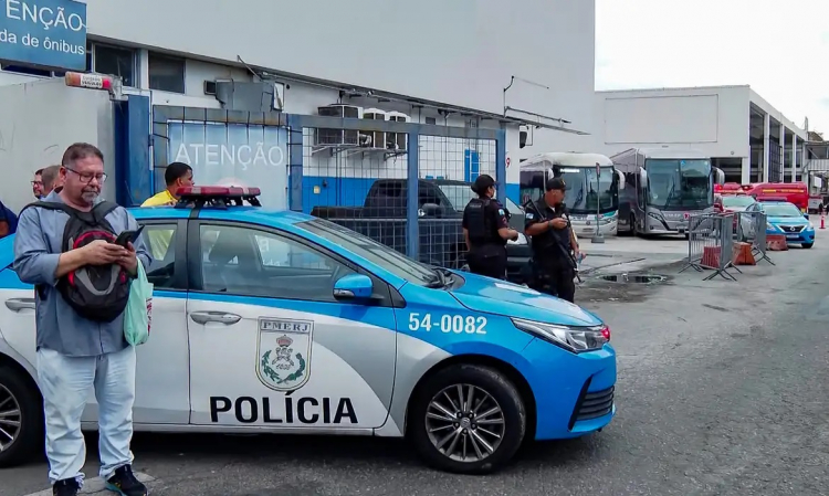 Nove ônibus são sequestrados e usados de barricadas no Rio de Janeiro