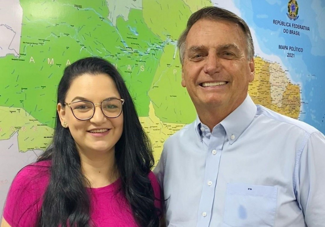 A vereadora eleita Samantha Iris com o ex-presidente Jair Bolsonaro