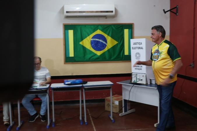 O ex-presidente, Jair Bolsonaro (PL), votou na Escola Municipal Rosa da Fonseca, na Praça Marechal Hermes, na Vila Militar