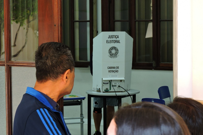 O Colégio Marista Arquidiocesano, no bairro Santa Cruz, zona sul de São Paulo, uma das maiores zonas eleitorais da cidade registra grande movimentação de eleitores neste domingo