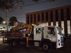 Quatro dias após o temporal que provocou um apagão em parte da capital paulista, equipes da concessionária ENEL realizam reparos e troca de postes para restabelecer o fornecimento de energia elétrica na Avenida Santo Amaro