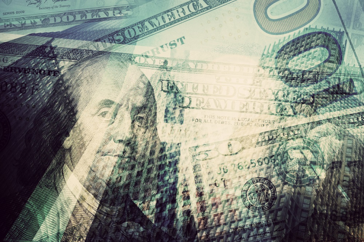 Dólar termina o dia cotado a R$ 5,69 devido à pressão externa e com alta de 1,49% na semana