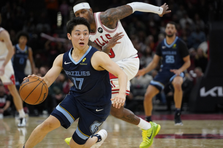 Com 1,72m de altura, Yuki Kawamura brilha na pré-temporada da NBA pelos Grizzlies