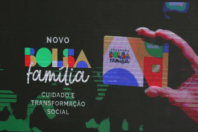 Detalhe do novo cartão do Bolsa Familia, durante Cerimônia de lançamento do Novo Bolsa Família