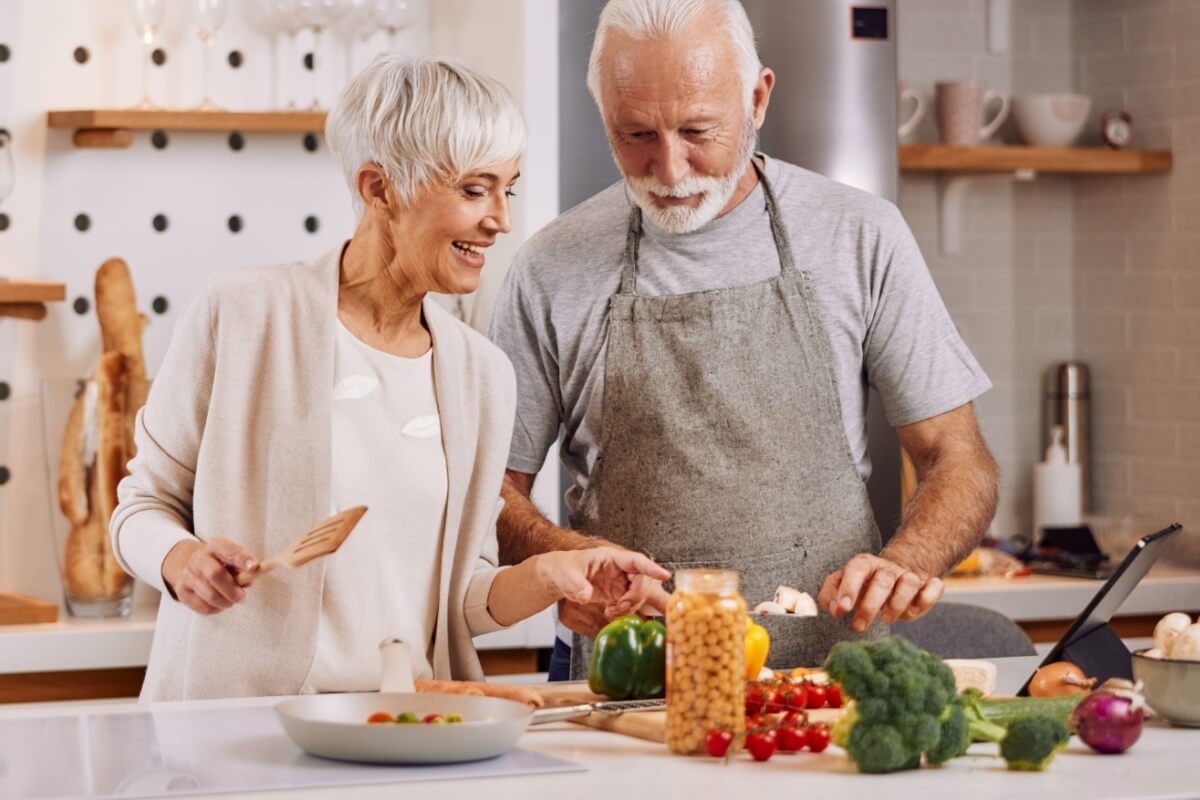 Manter a ingestão de proteínas adequada melhora a qualidade de vida dos idosos 