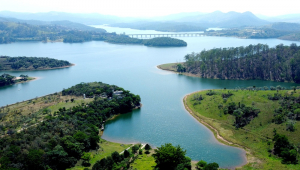 Vista da represa de Nazaré Paulista, no interior de São Paulo, nesta terça-feira