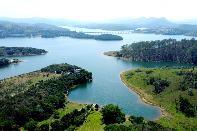 Vista da represa de Nazaré Paulista, no interior de São Paulo, nesta terça-feira