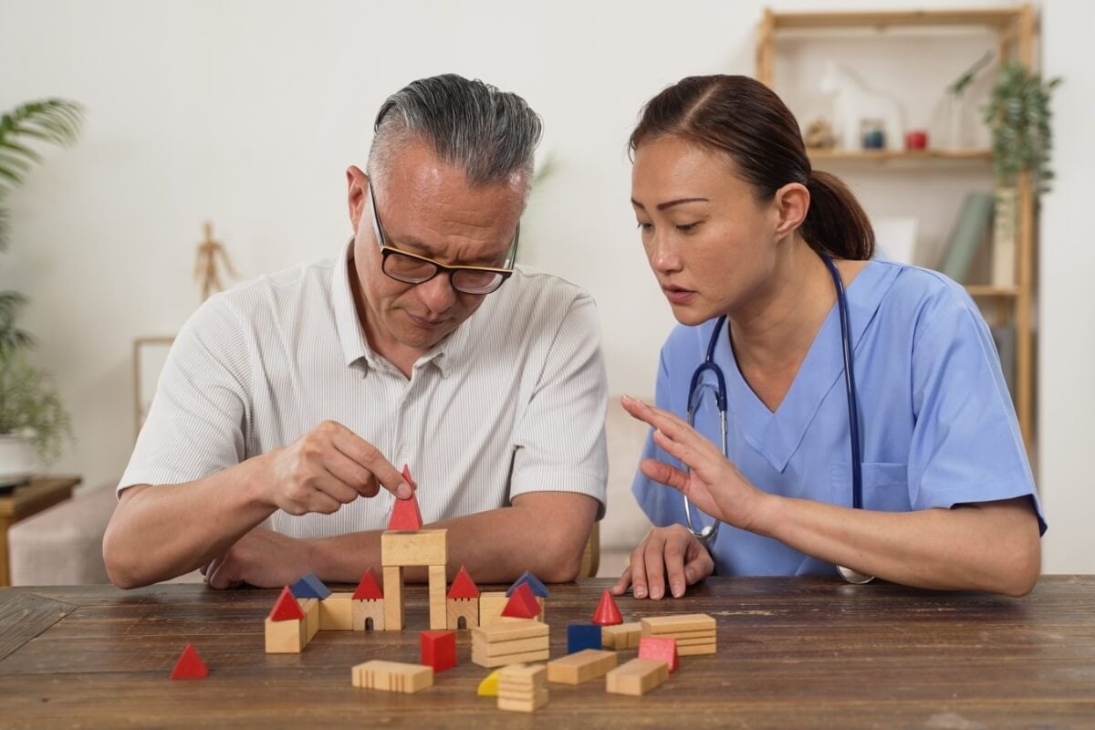 A terapia ocupacional capacita os pacientes para as suas atividades diárias 