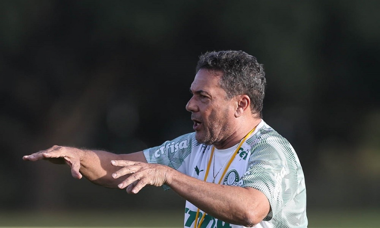 O técnico Vanderlei Luxemburgo, da SE Palmeiras, durante treinamento em Orlando, Flórida