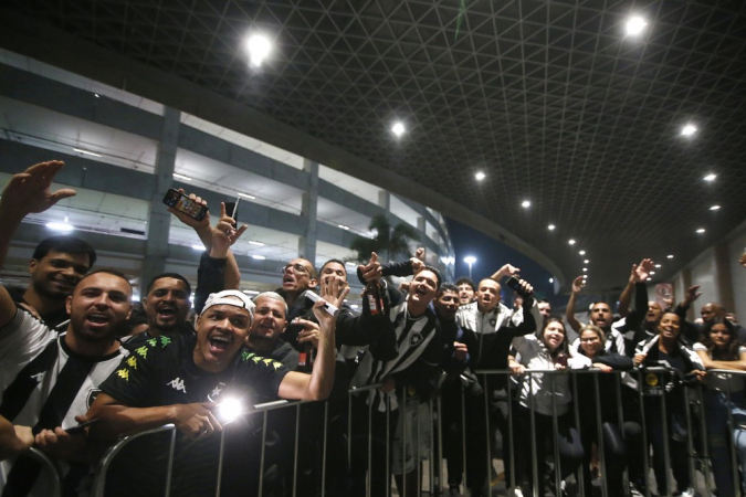 Recepção da torcida do Botafogo no Aeroporto Galeao