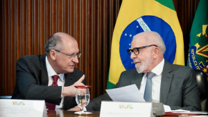 Alckmin e Lula durante reunião